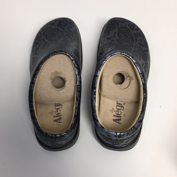 Alegria Pewter Skulls Clogs Size 6 - Picture 3 of 7